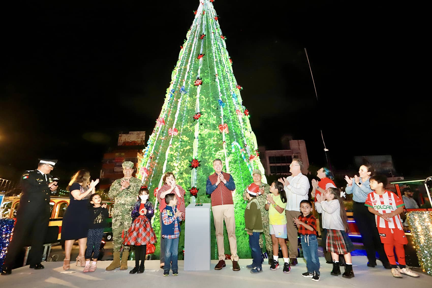 arbol de navidad encendido 2 1 1