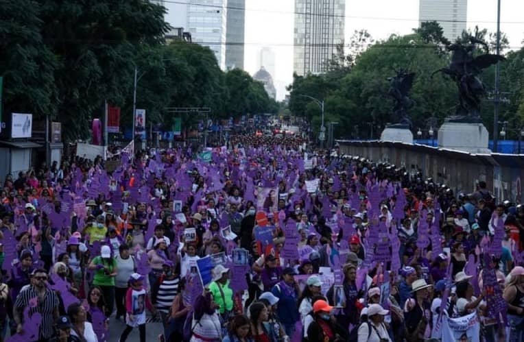 8 de marzo: qué significa el color morado para las mujeres