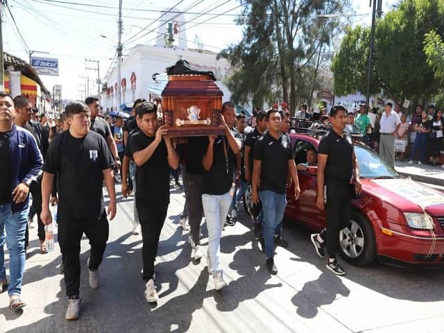 Detienen a dos policías implicados en el asesinato del normalista de Ayotzinapa, Yanqui Kothan Gómez