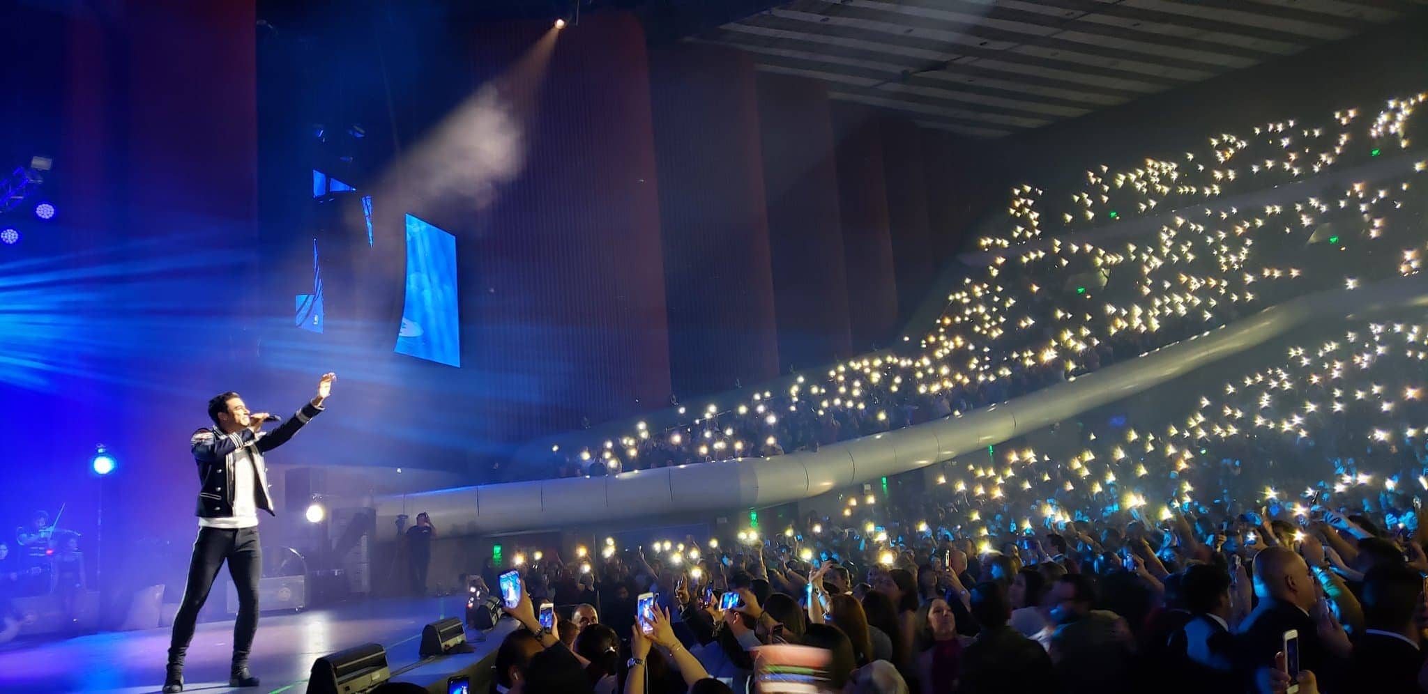 Carlos Rivera la rompe en el Auditorio Nacional, entre piropos, cumpleaños 38 y a 20 años de 