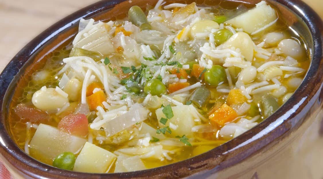 ¿Las verduras o el guisado, cuál es el orden correcto para comer los alimentos?