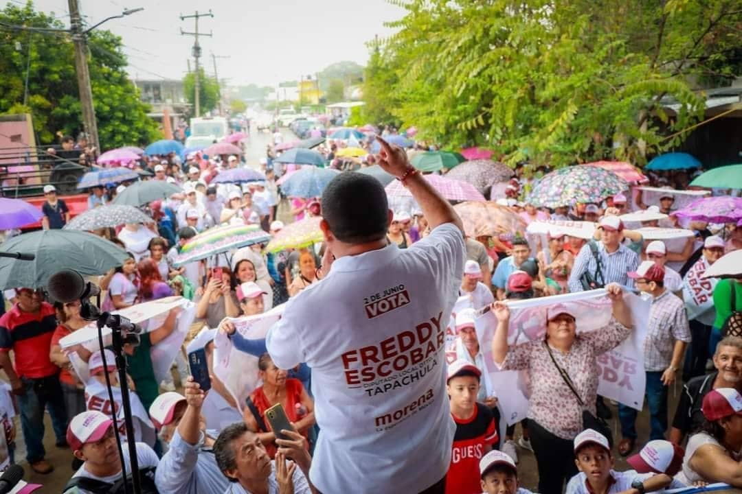 Freddy Escobar arranca campaña en barrio que lo vio crecer en Tapachula