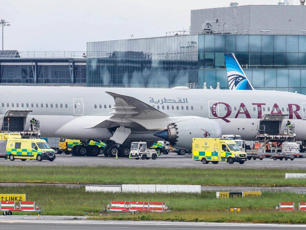 Otra vez! Fuerte turbulencia en vuelo de Qatar Airways de Doha a Irlanda, deja 12 personas heridas