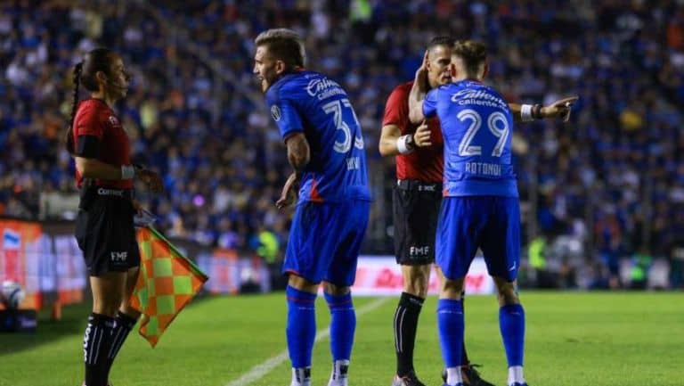 En Cruz Azul piensan que será difícil el Azteca