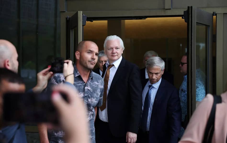 Julian Assange, fundador de WikiLeaks, llega a Australia tras recobrar su libertad