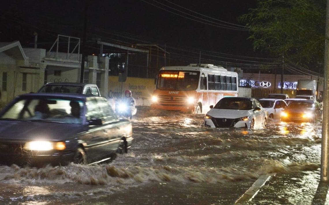 Consejos para pasar una inundación y no dañar tu auto