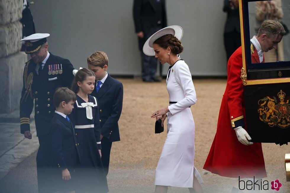 La prensa británica analiza la actitud de la princesa Charlotte con un significativo adjetivo en el momento más duro de Kate Middleton