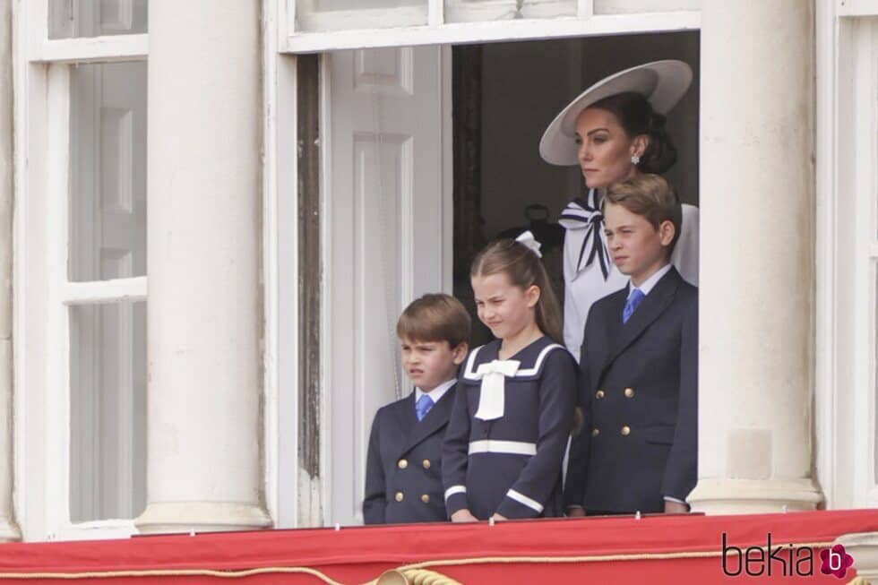 KATE MIDDLETON CON SUS HIJOS TROOPING COLOURS 2 1