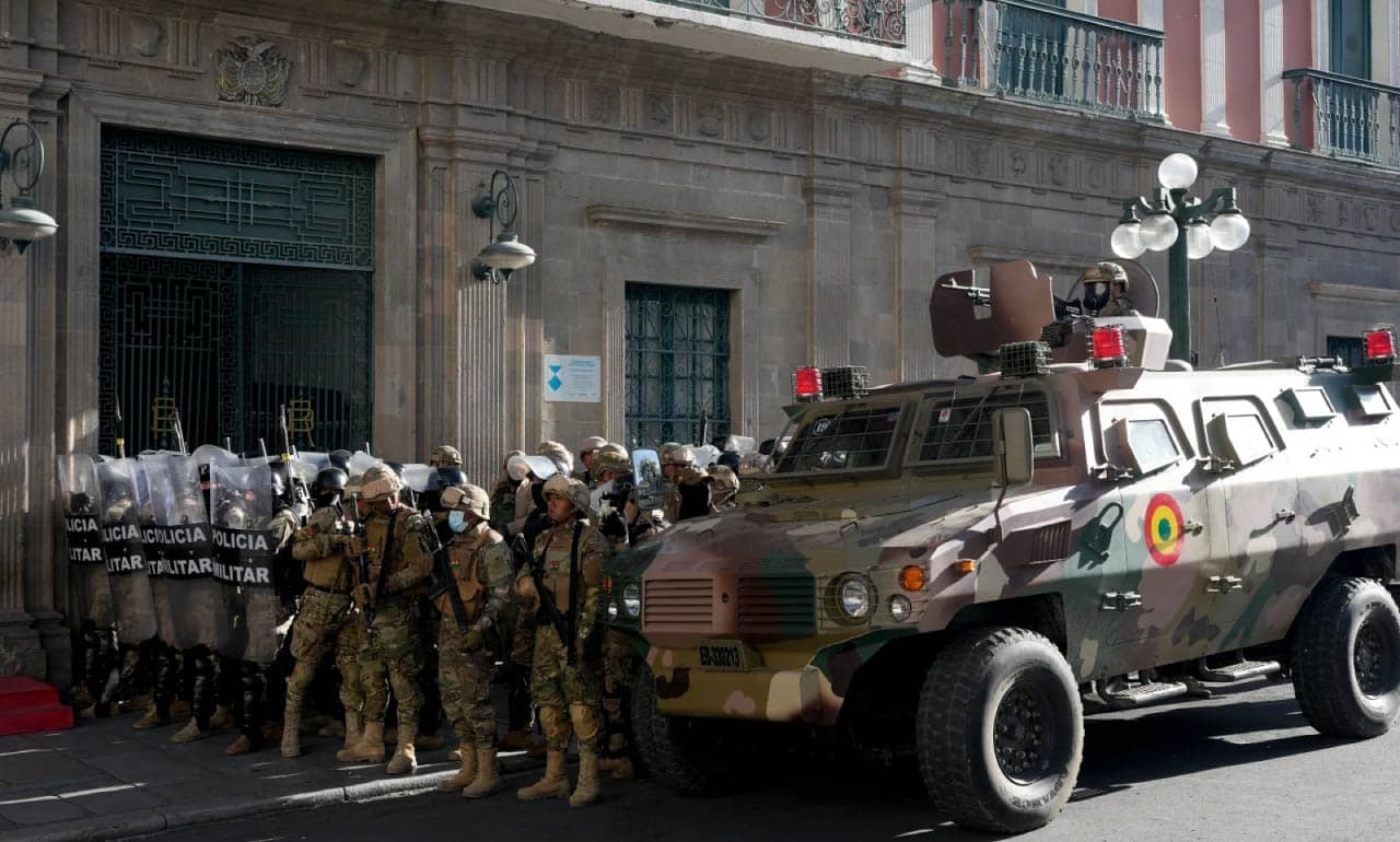 En Bolivia hubo un “show montado”; revuelta militar