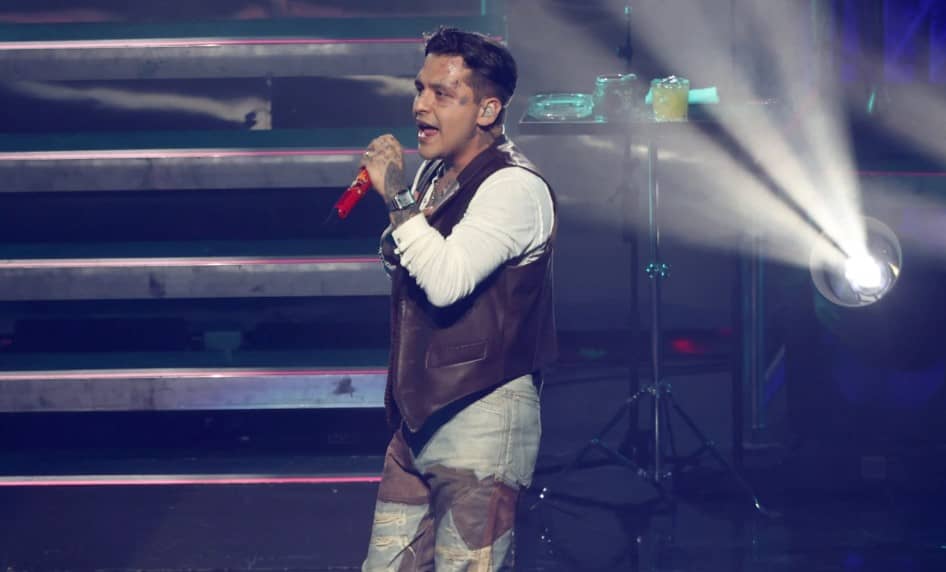 Christian Nodal explota en pleno show; fans le gritan el nombre de Cazzu: “Hay que hacerlo en todos sus conciertos”