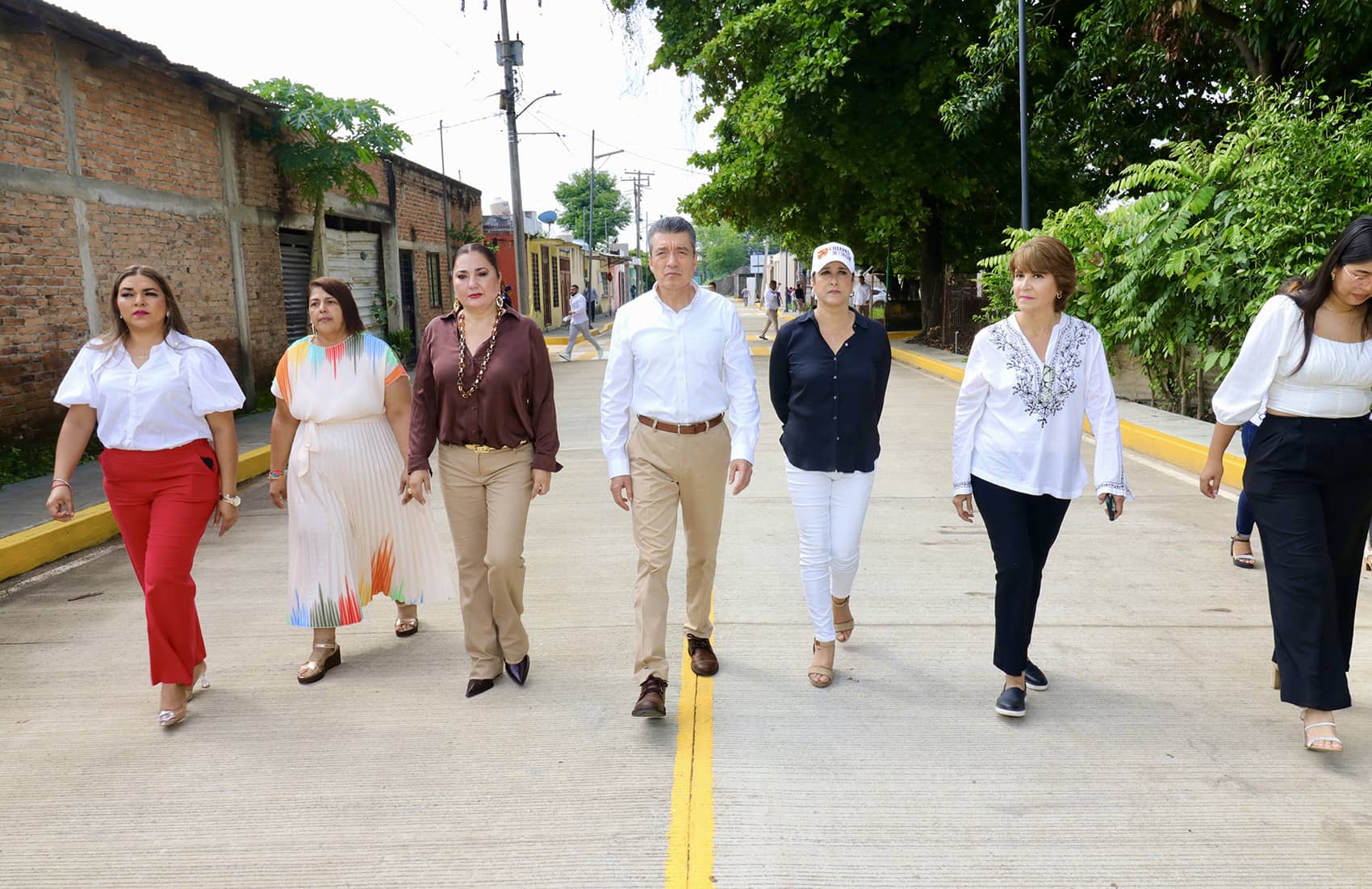 En Tapachula, Rutilio Escandón inaugura pavimentación de calle en la colonia Las Palmeras