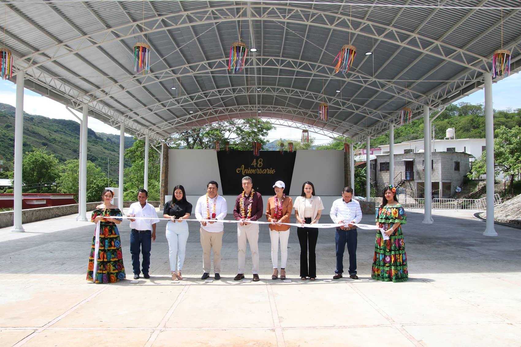 Tras 47 años de abandono, Rutilio Escandón moderniza Plaza Cívica del municipio de Osumacinta