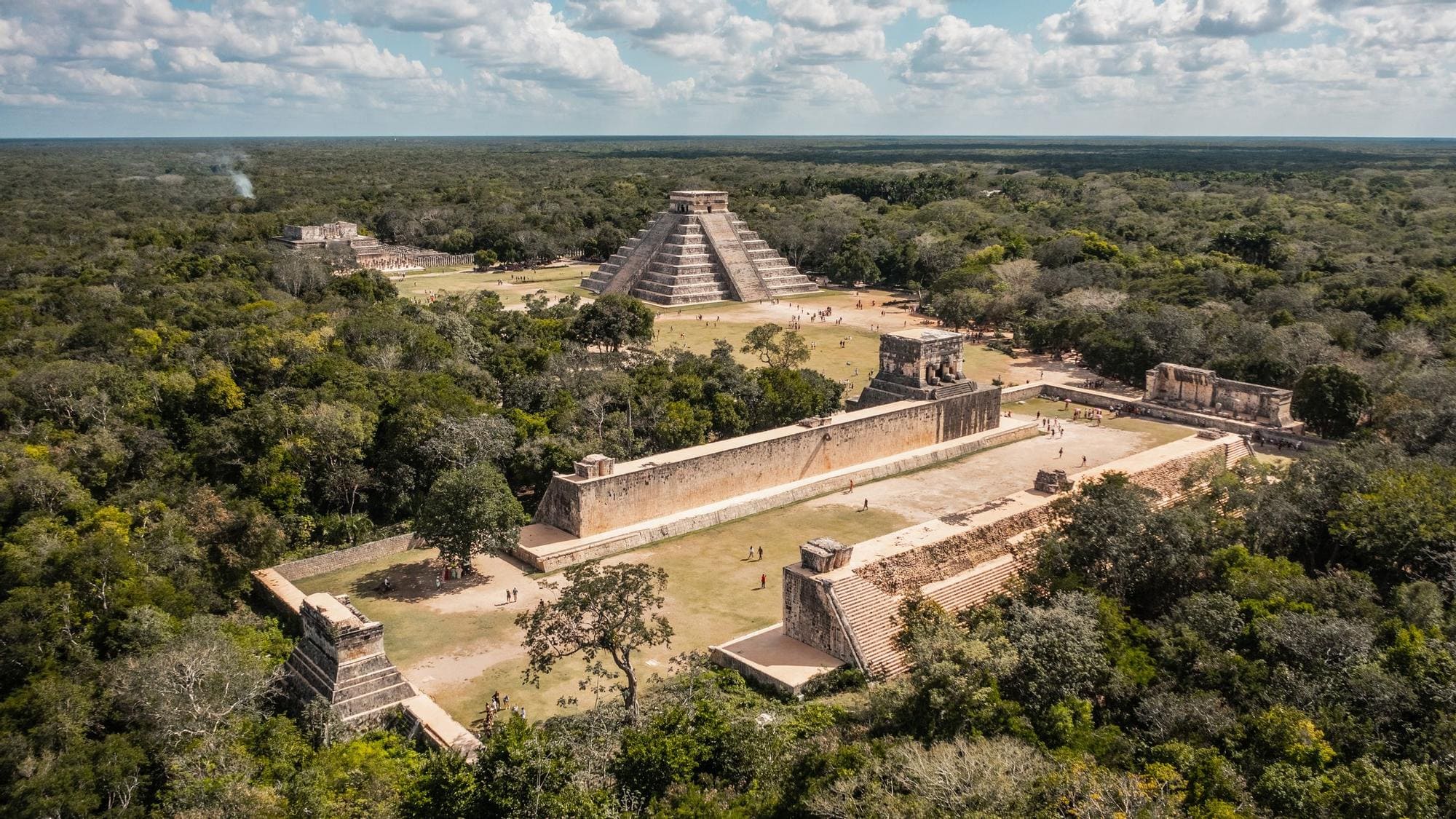 Revelan entierro masivo con más de 100 niños mayas en Chichén Itzá