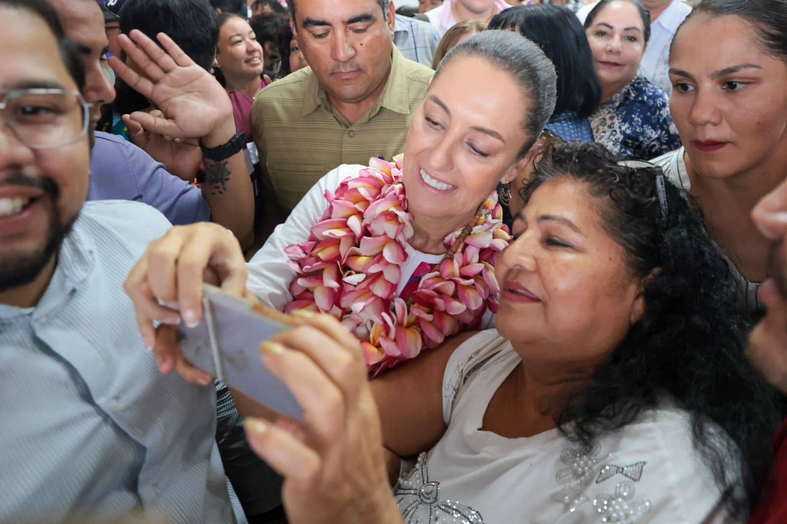 ”El sureste la recibe”: Con música, porras y con mucho entusiasmo reciben a Claudia Sheinbaum en Veracruz