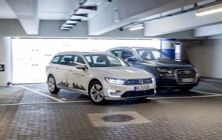 ¿Qué hacer si mi automóvil sufre daños en un estacionamiento público?