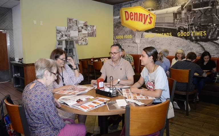 Celebración del Día del Padre dejará una derrama económica por 2 mil 785 mdp, estima Secretaría de Desarrollo Económico