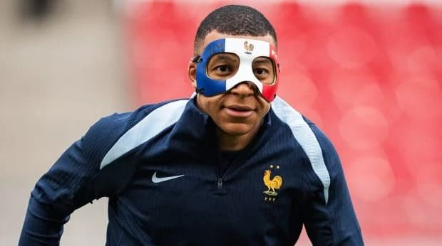 La máscara de Mbappé causa revuelo