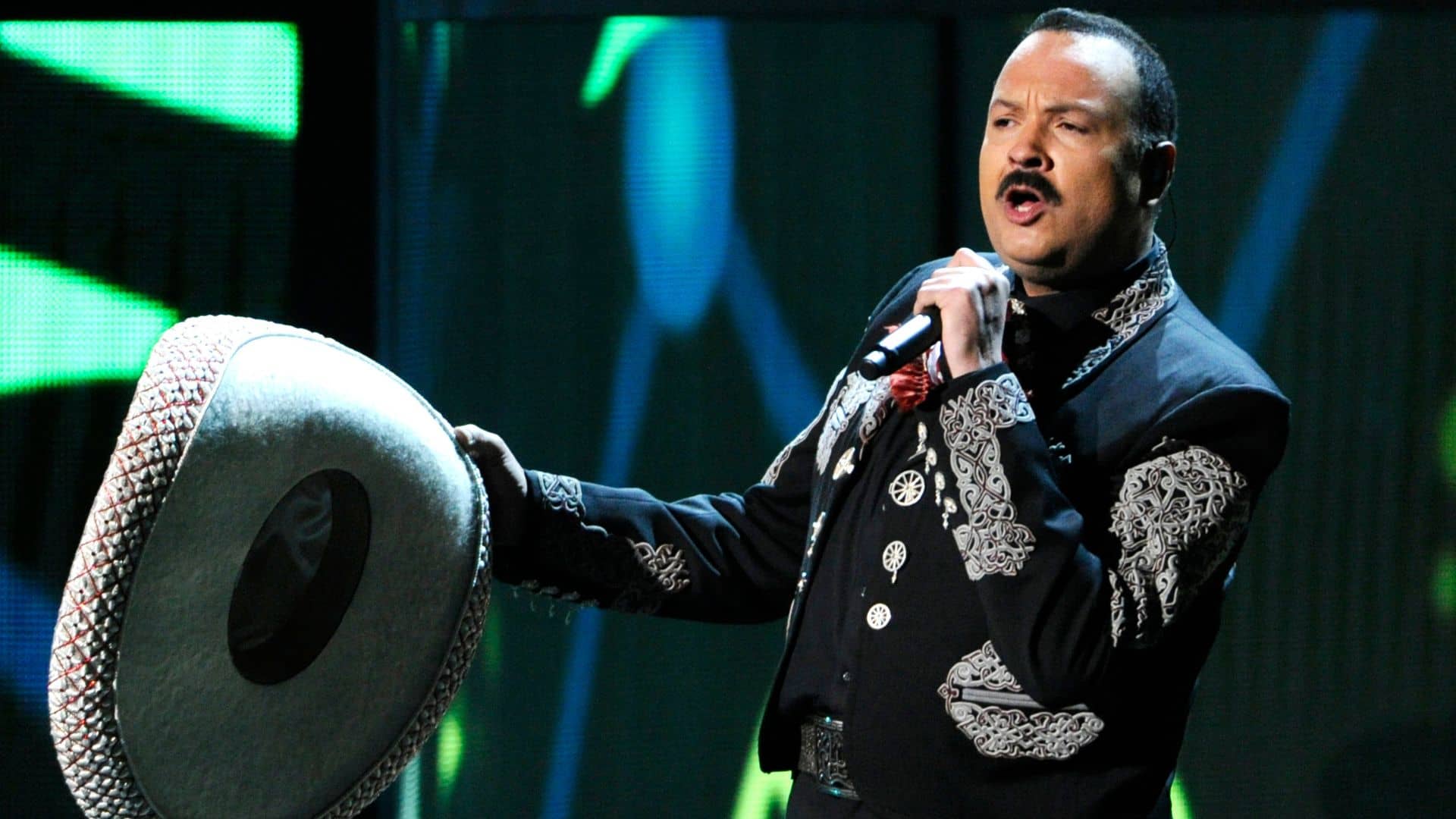 Pepe Aguilar hace un live para hablar sobre Christian Nodal y Ángela Aguilar, esto dijo