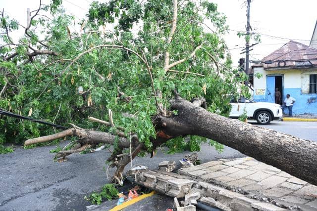 Beryl llega a Islas Caimán como huracán categoría 3, va para México y no descartan que llegue a EU