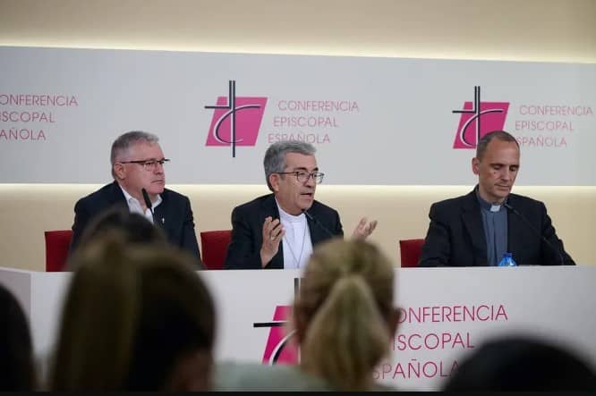 Iglesia española presenta criticado plan de reparación a las víctimas de abusos