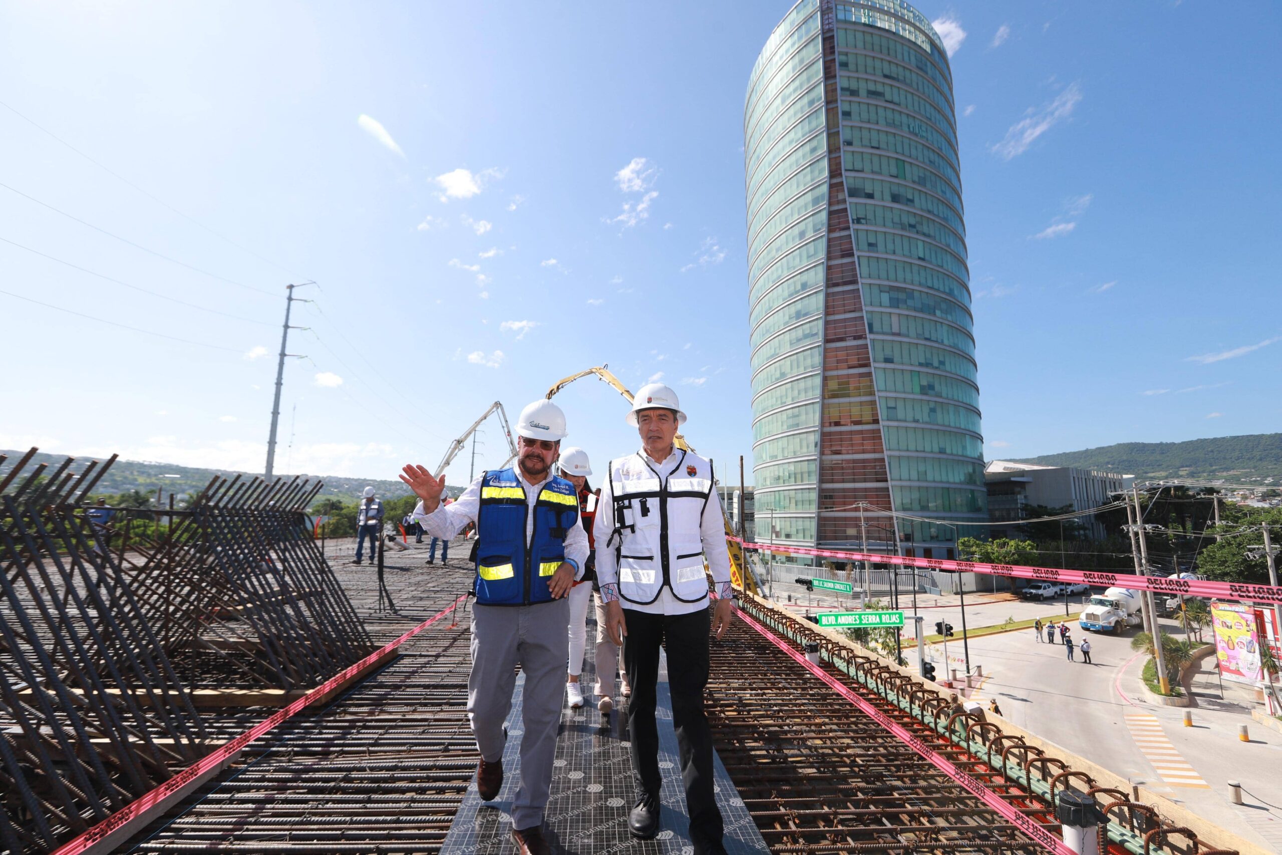 Rutilio Escandón constata avances del 95 % en la construcción del paso a desnivel de la Torre Chiapas