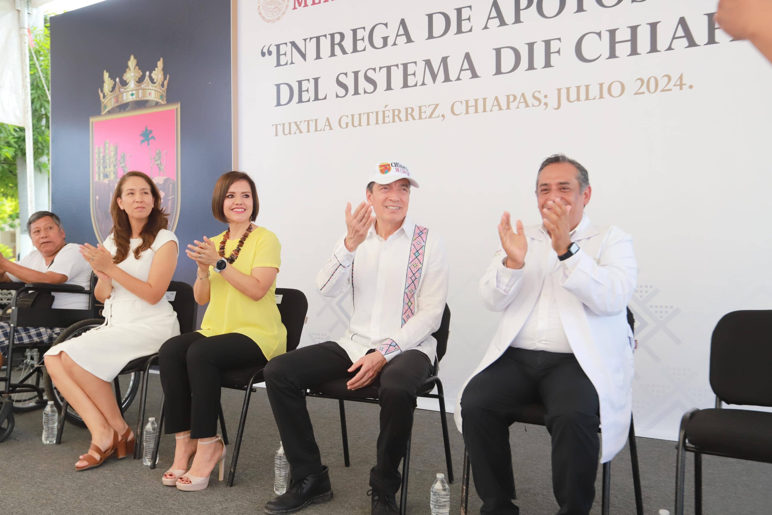 Encabeza Rutilio Escandón entrega de apoyos de los Programas del Sistema DIF Chiapas 2024