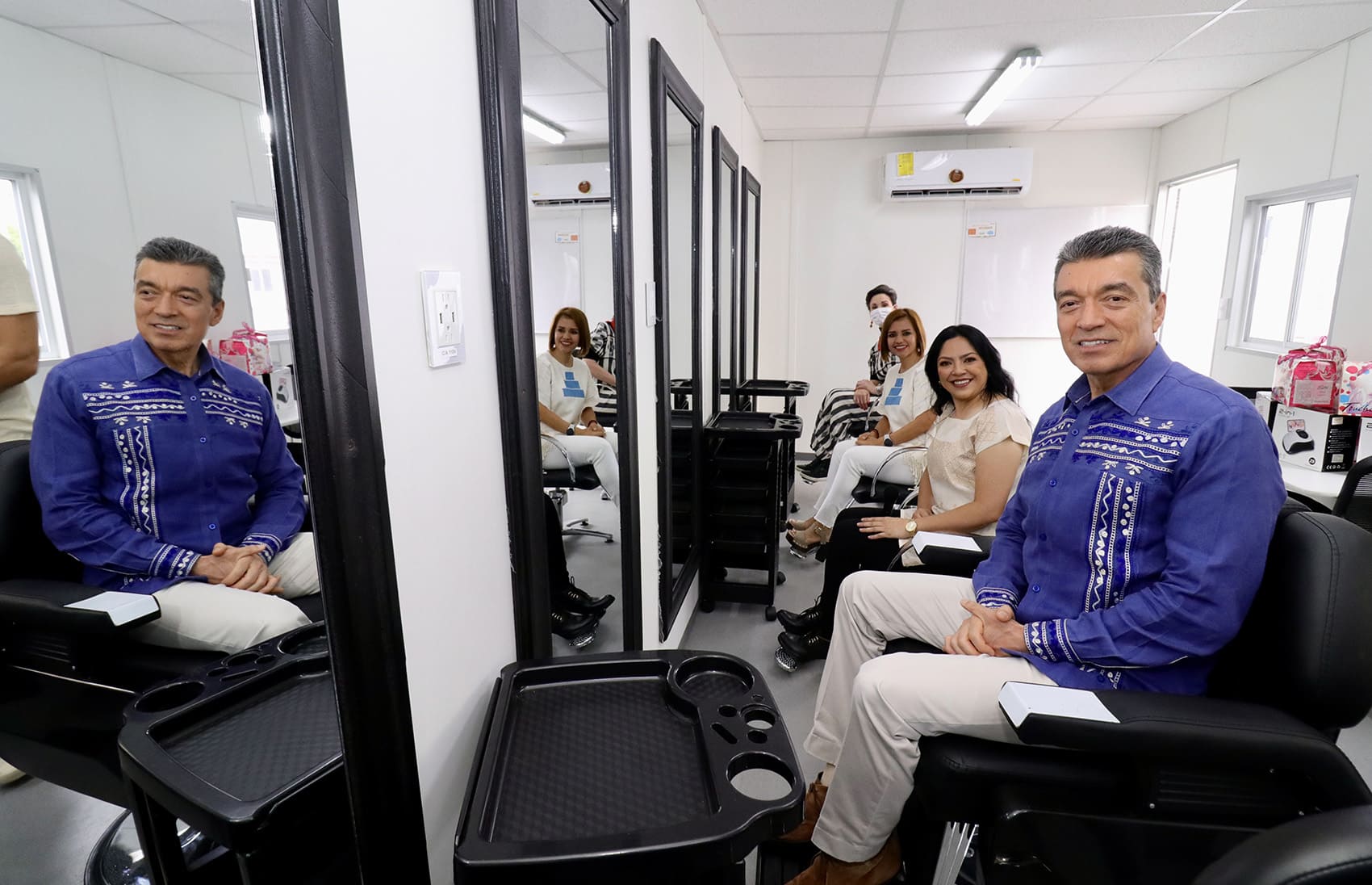 Rutilio Escandón entrega tres aulas móviles al Instituto de Capacitación y Vinculación Tecnológica de Chiapas