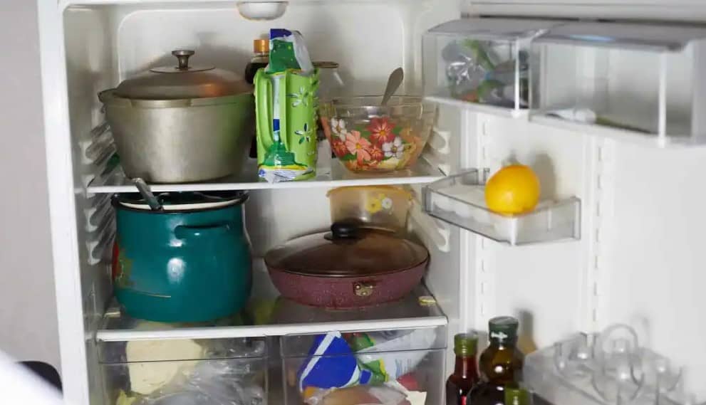 ¿Metes las ollas al refrigerador? Éstas son las consecuencias a la salud