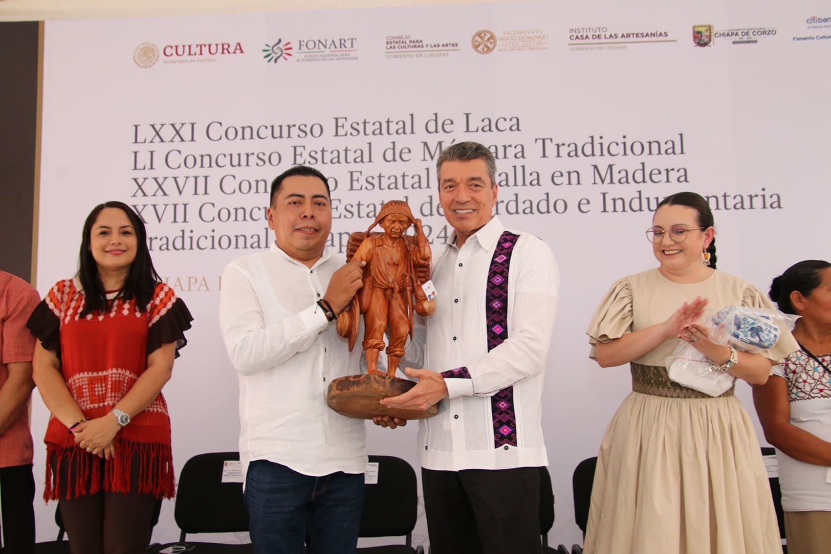 En Chiapa de Corzo, Rutilio Escandón encabeza premiación de concursos estatales de artesanías tradicionales