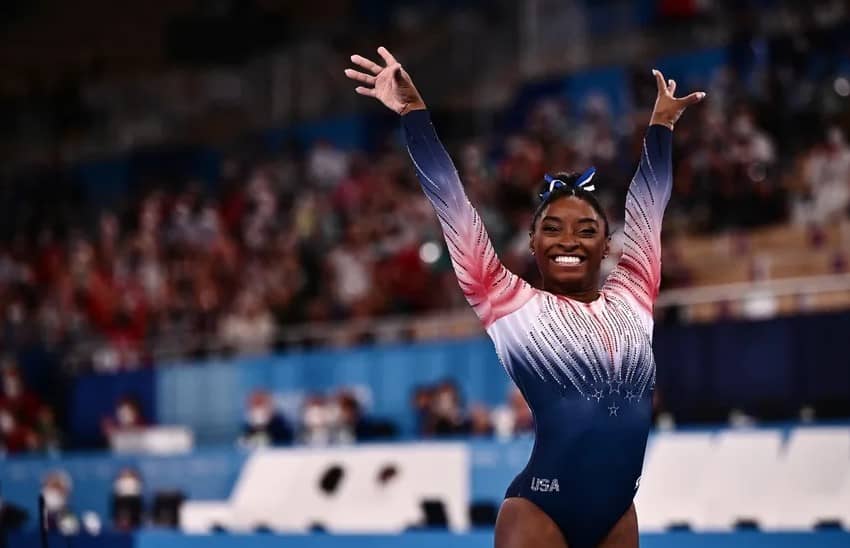 Simone Biles llega a París para reclamar su trono olímpico