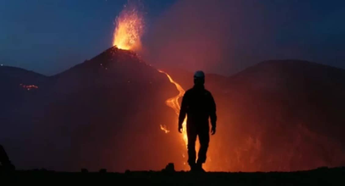 Impresionantes imágenes: volcán Etna de Italia entra en erupción con “cascadas” de lava