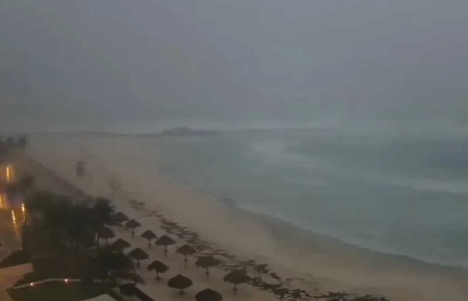 VIDEO | Así el 'escalofriante' sonido del Huracán Beryl en su llegada a Quintana Roo