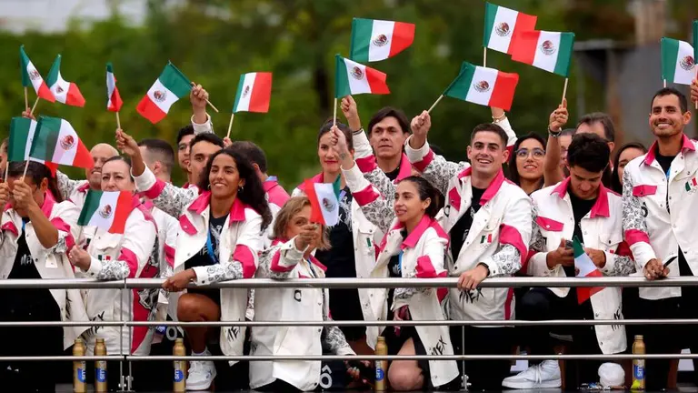 París 2024: Afición francesa se rinde en aplausos a la delegación de México