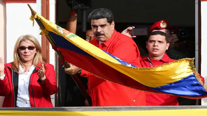 Oposición venezolana asegura que Maduro está atrincherado con mandos militares