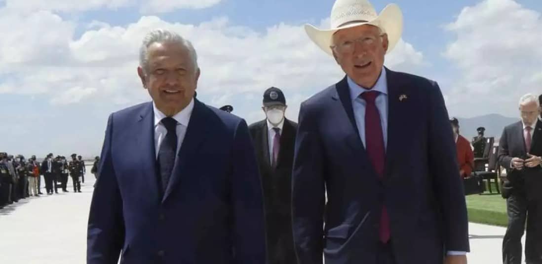 Ken Salazar y EU han sido prudentes al no hablar más de la reforma judicial: López Obrador