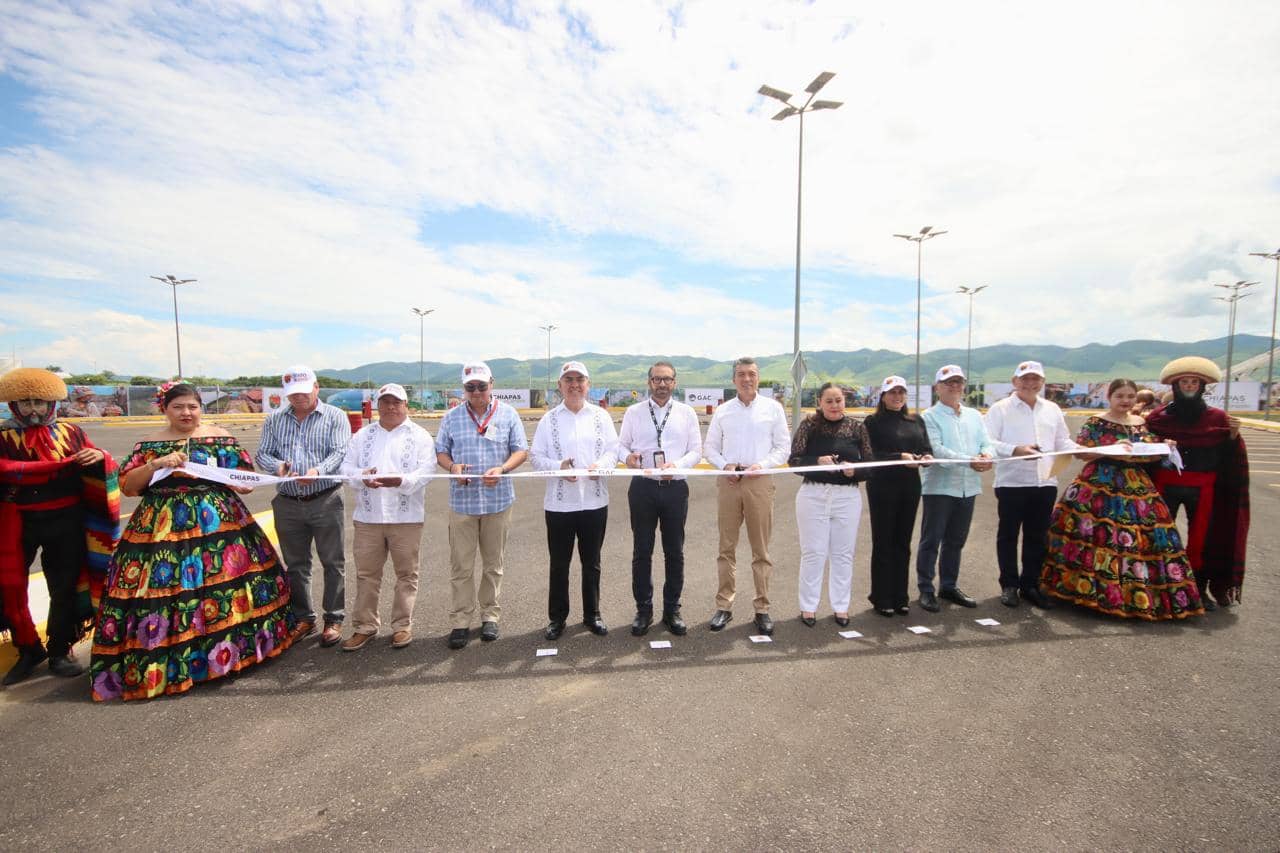 Inaugura Rutilio Escandón ampliación del estacionamiento público del Aeropuerto Internacional “Ángel Albino Corzo”