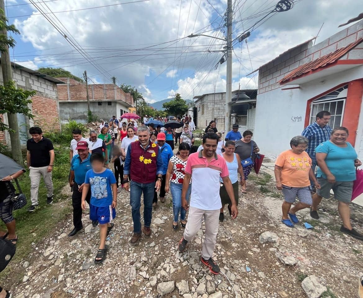 Desde colonia San Isidro, Ángel Torres promete trabajar para todas las colonias de Tuxtla