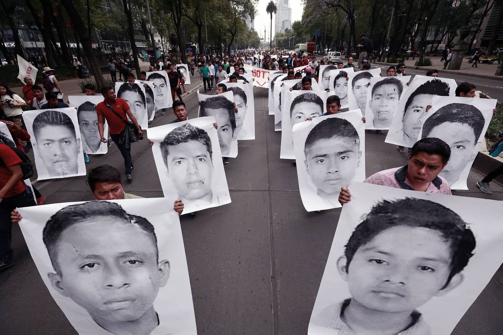 AMLO defiende a militares investigados por desaparición de los 43 de Ayotzinapa: “No se puede manchar la institución”