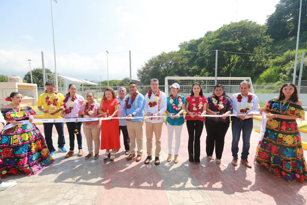 Rutilio Escandón inaugura construcción de la Unidad Deportiva de Chiapilla