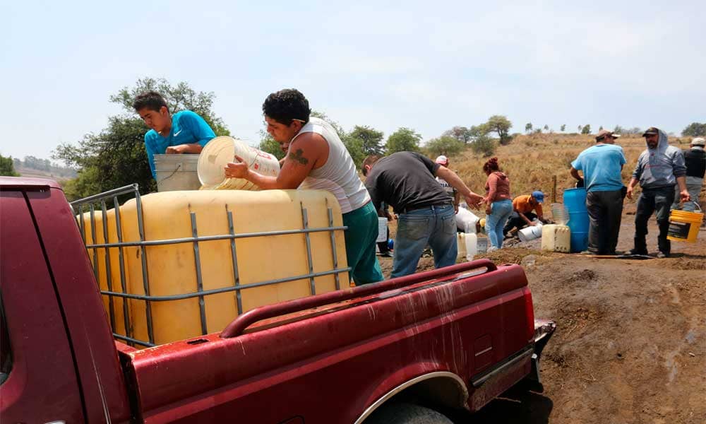 Huachicoleros avientan cohetes para dar la alerta