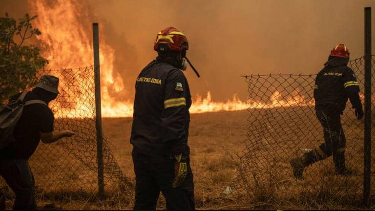 Grecia arde: así se ve el voraz incendio en ese país