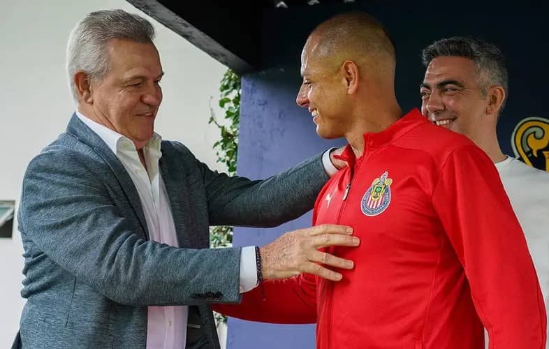 ‘Chichatronco’ y ‘Chichabuelo’… afición del Tri explota tras foto con Javier Aguirre