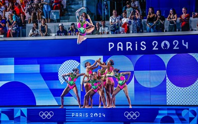 Guillermo del Toro lanza emotiva felicitación al equipo mexicano de Natación Artística