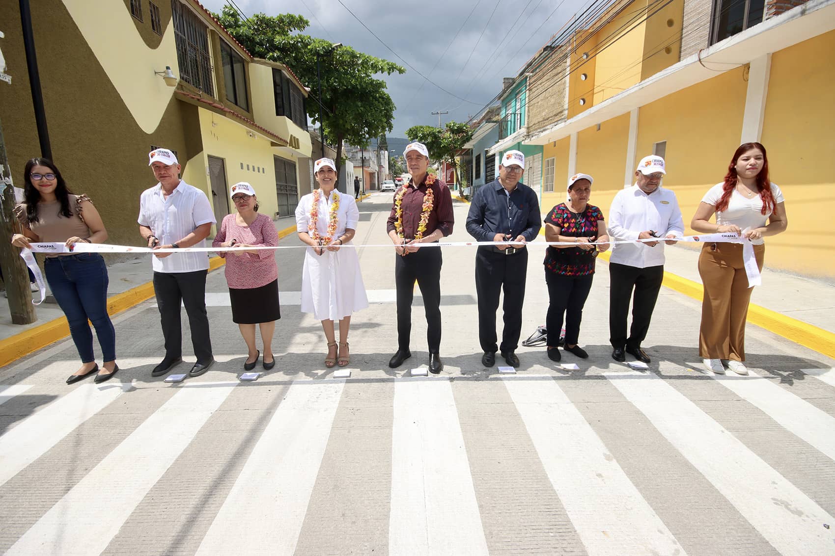 En Tuxtla Gutiérrez, inaugura Rutilio Escandón pavimentación de calles de la colonia Albania Baja