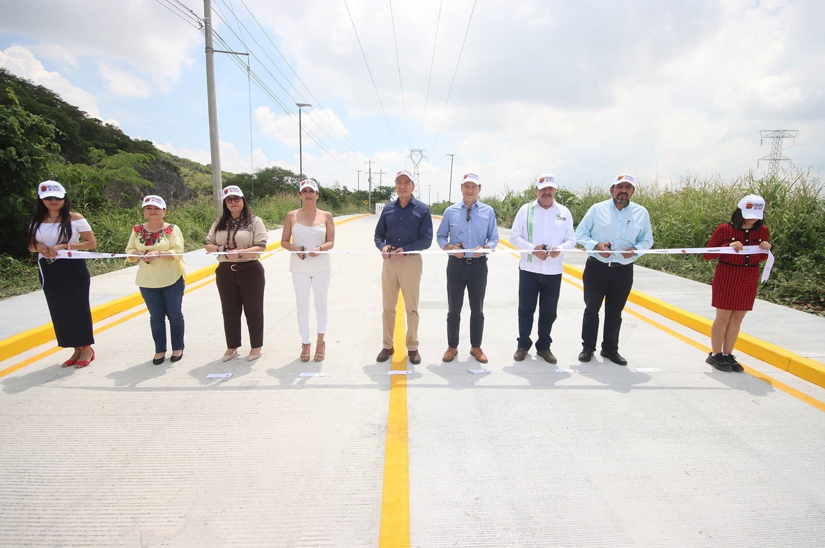 Rutilio Escandón inaugura pavimentación de calle Ciro Farrera, desde bulevar Laguitos hasta entronque con libramiento Norte