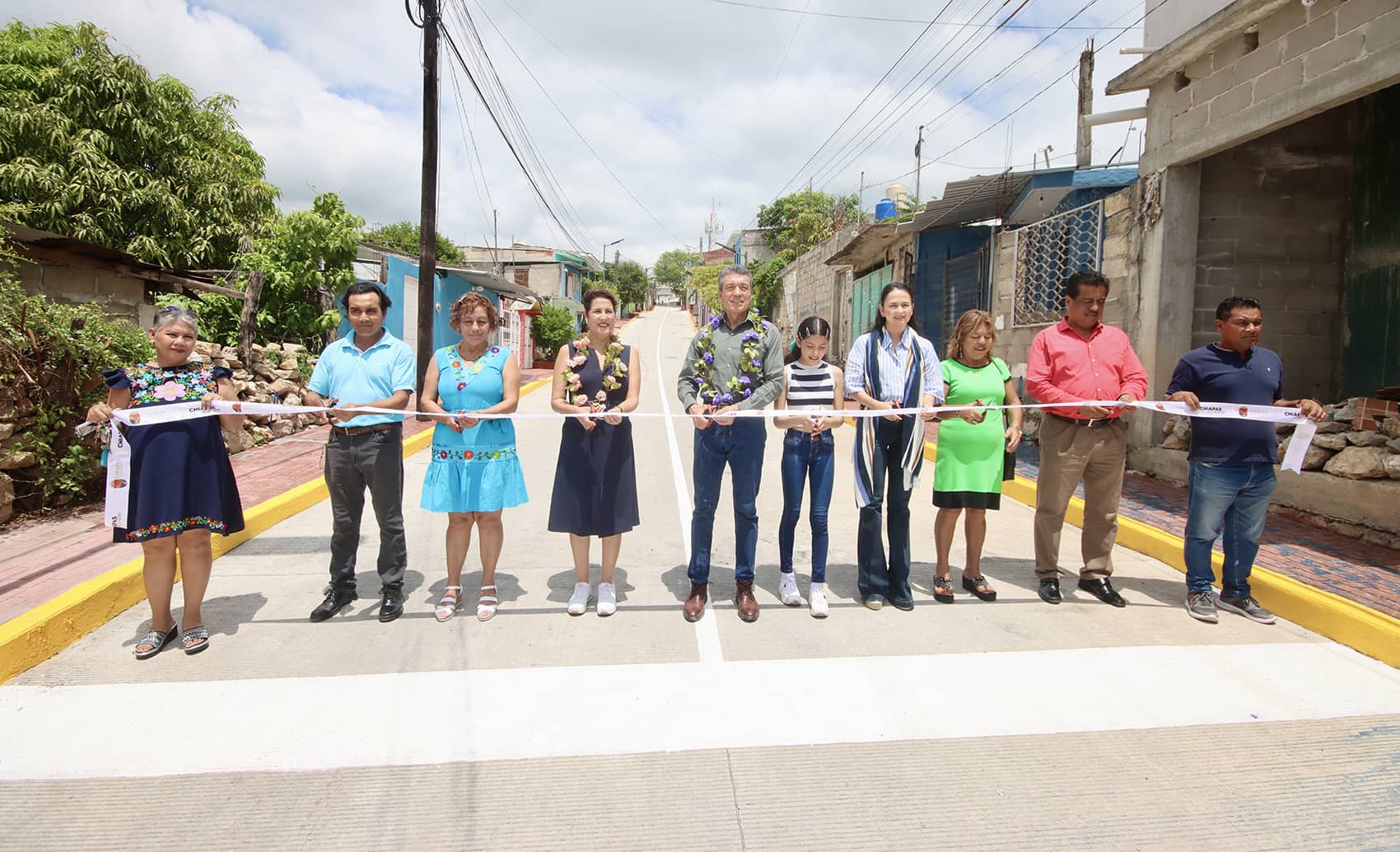 Rutilio Escandón inaugura pavimentación en la colonia Potinaspak, de Tuxtla Gutiérrez