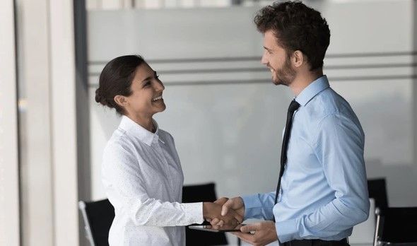 Qué significa no mirar a los ojos al hablar durante una conversación