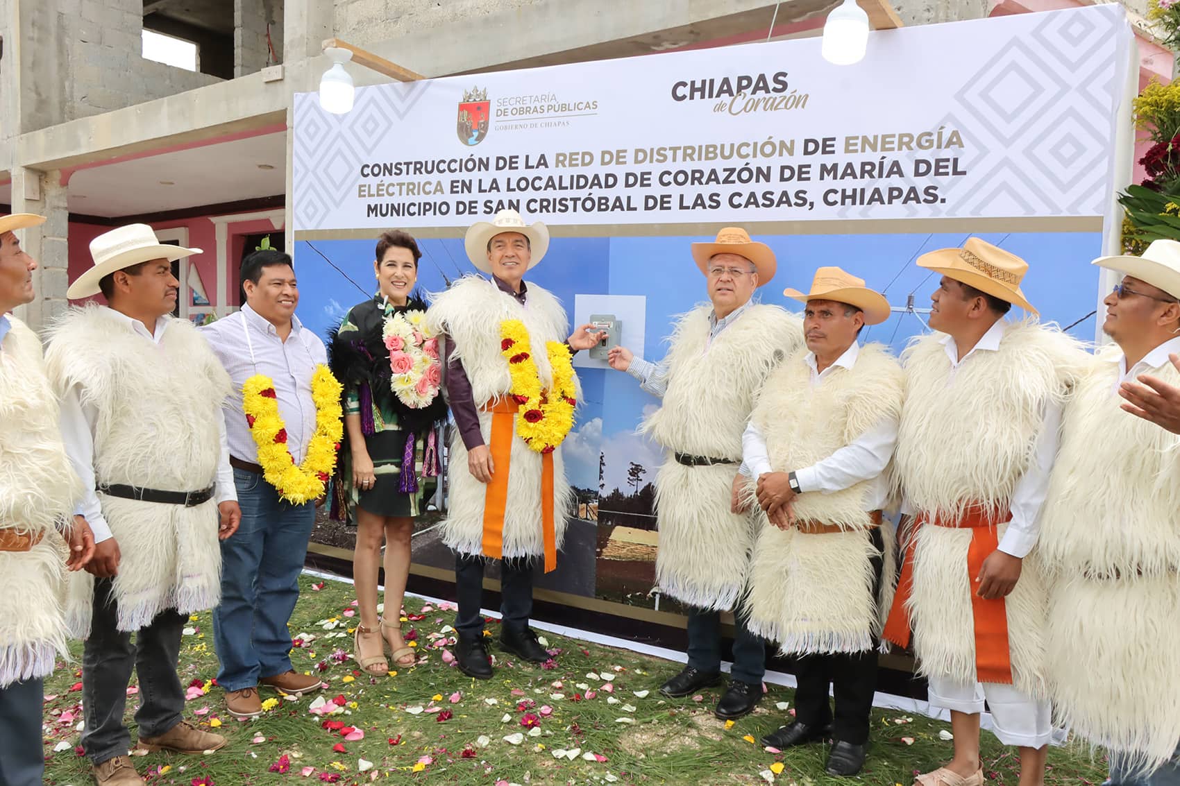 Rutilio Escandón inaugura red eléctrica en Corazón de María, municipio de San Cristóbal de Las Casas