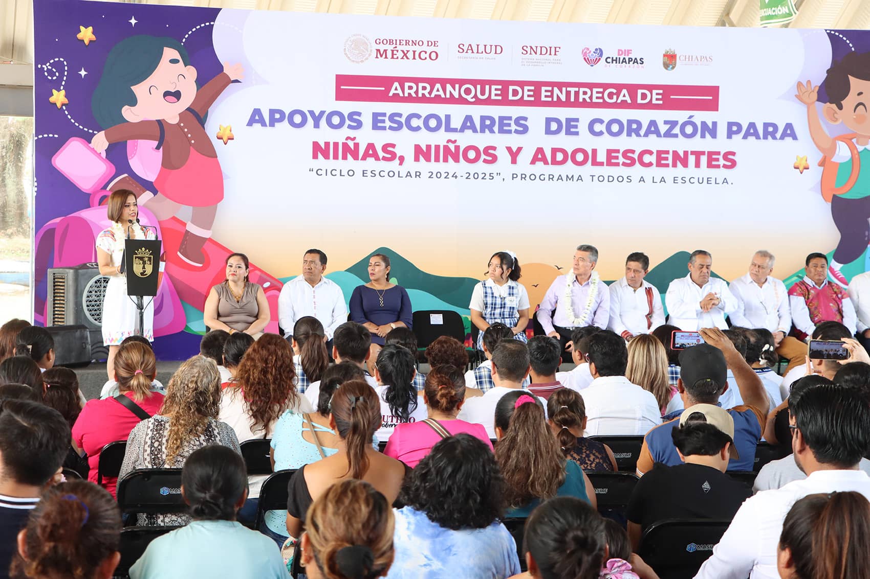 En Berriozábal, Rutilio Escandón inicia entrega de paquetes escolares a niñas, niños y adolescentes