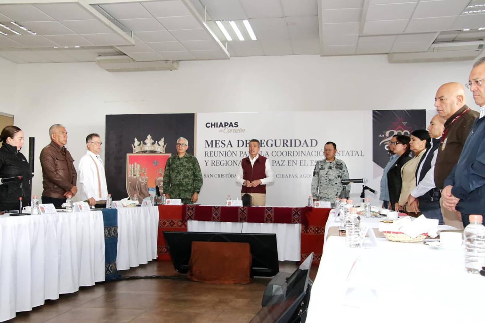 Desde la Mesa de Seguridad, Rutilio Escandón felicitó y reconoció a las y los bomberos de Chiapas